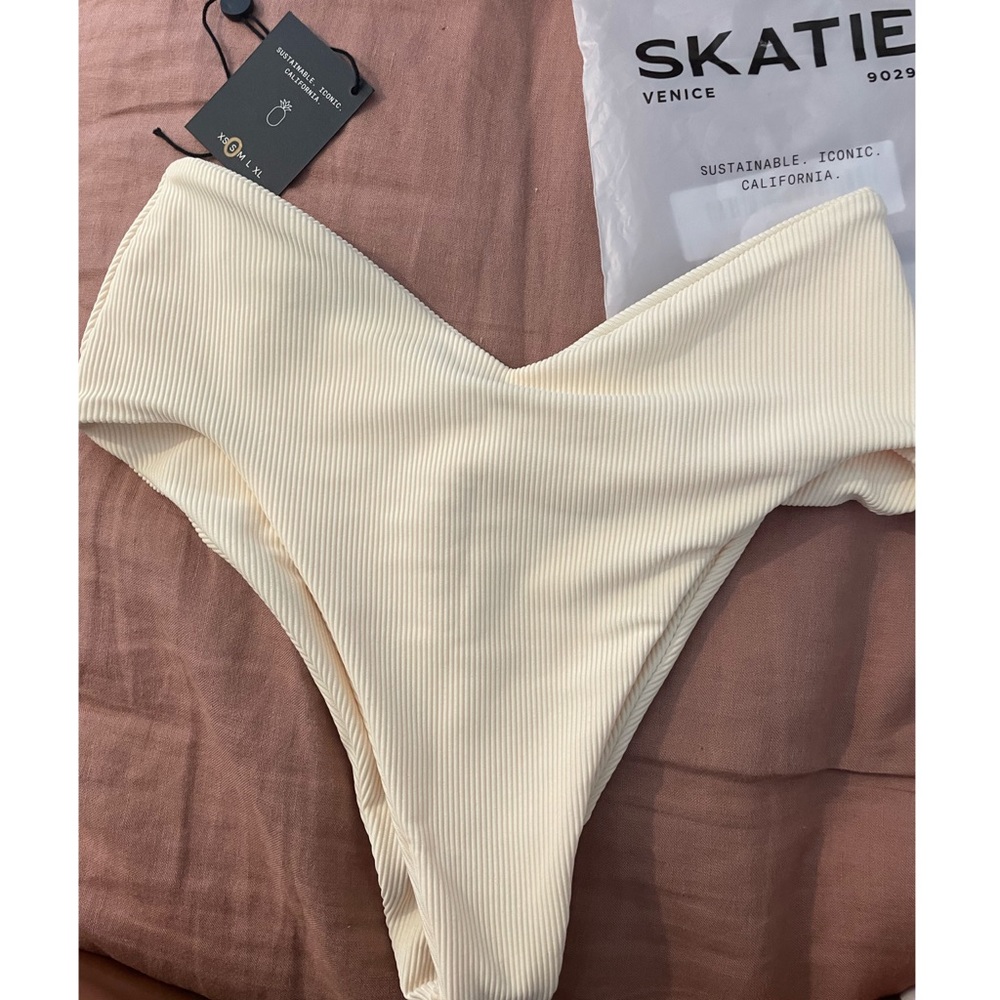 Skatie Melly Bottom - Ivory Ribbed Size S